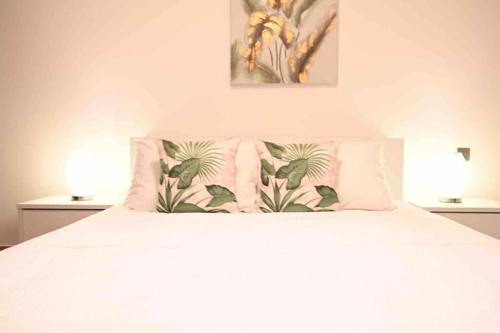 Brand New Furniture . Close To Dubai Mall. Ngoại thất bức ảnh