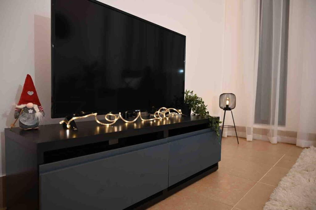 Brand New Furniture . Close To Dubai Mall. Ngoại thất bức ảnh