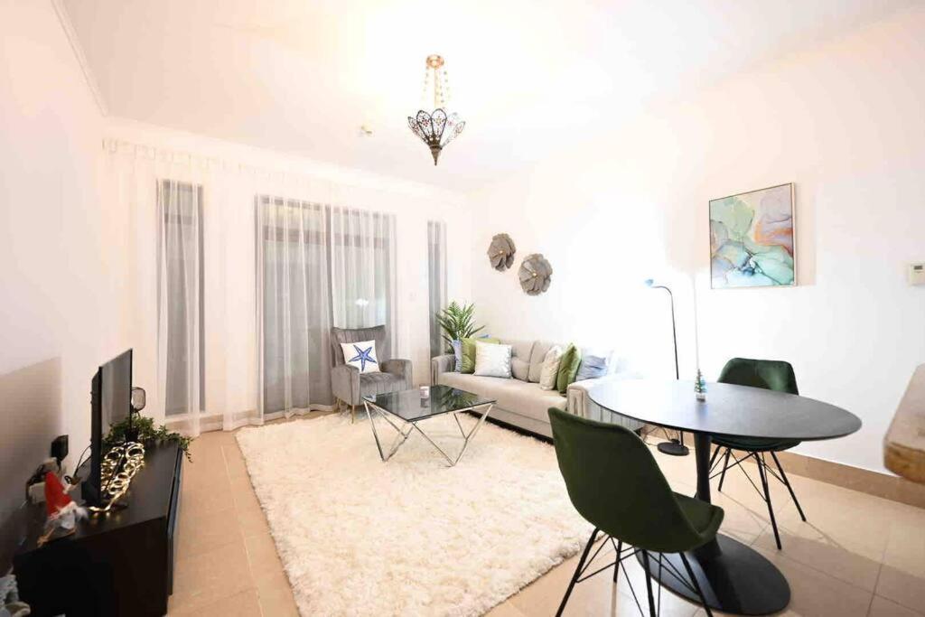 Brand New Furniture . Close To Dubai Mall. Ngoại thất bức ảnh