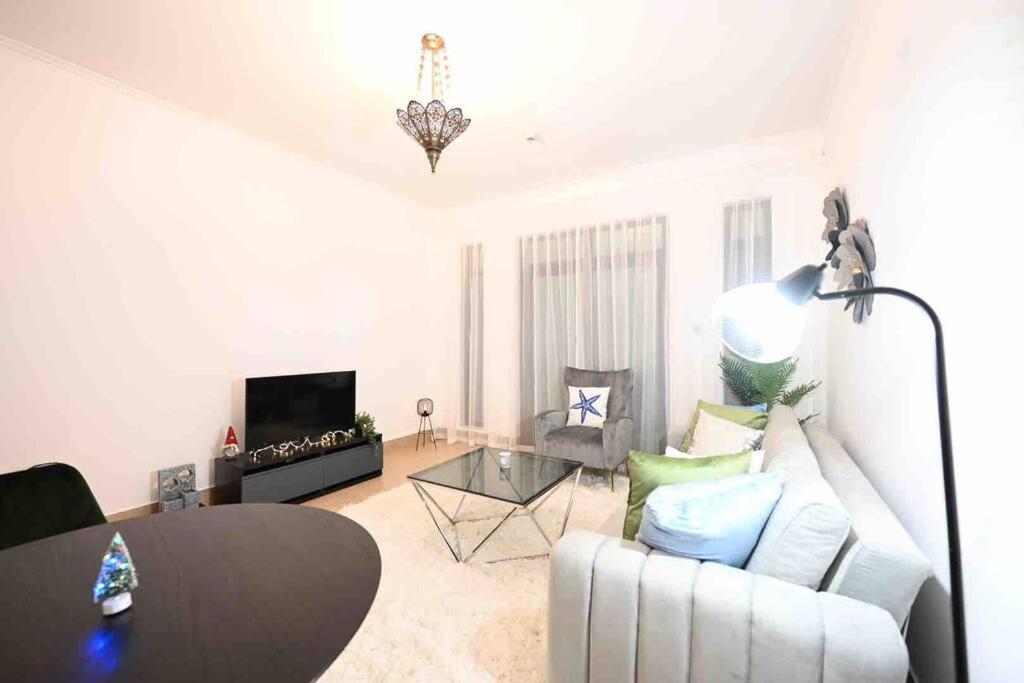 Brand New Furniture . Close To Dubai Mall. Ngoại thất bức ảnh
