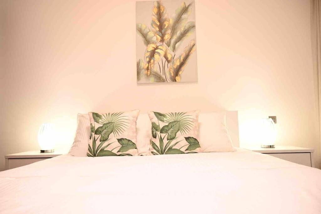 Brand New Furniture . Close To Dubai Mall. Ngoại thất bức ảnh