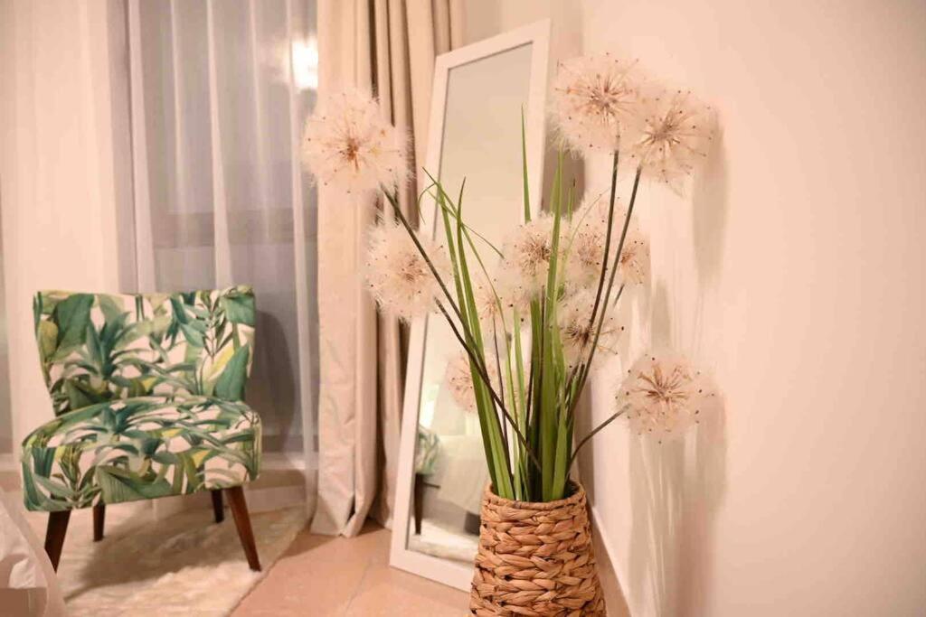 Brand New Furniture . Close To Dubai Mall. Ngoại thất bức ảnh