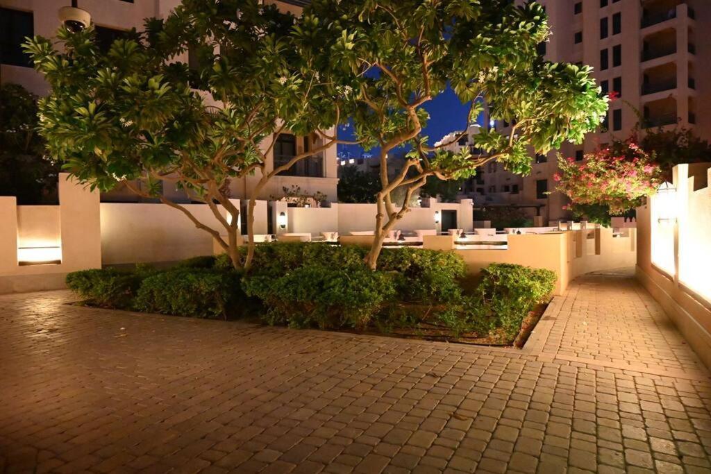 Brand New Furniture . Close To Dubai Mall. Ngoại thất bức ảnh